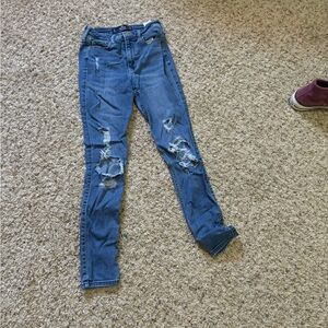 Comfy, skinny, ripped jeans. Goes well w/many of outfits. Size 1R. Hollister.